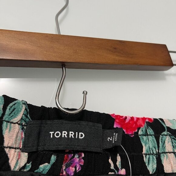 Torrid Womens NWT Black Floral Pockets Ruffle 5 Inch Gauze High-Rise Short 2X - Picture 3 of 9